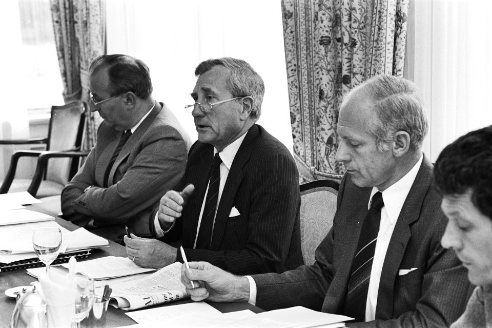 Persconferentie Philips i.v.m. halfjaarcijfers (Amsterdam 13, 14 drs. J. Zantma, Bestanddeelnr 932-2865