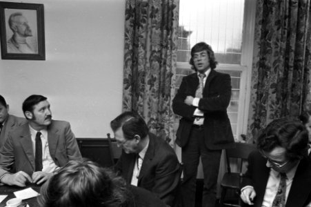 Persconferentie van journalist WL Oltmans in Nieuwspoort ivm aanklacht tege, Bestanddeelnr 925-3275