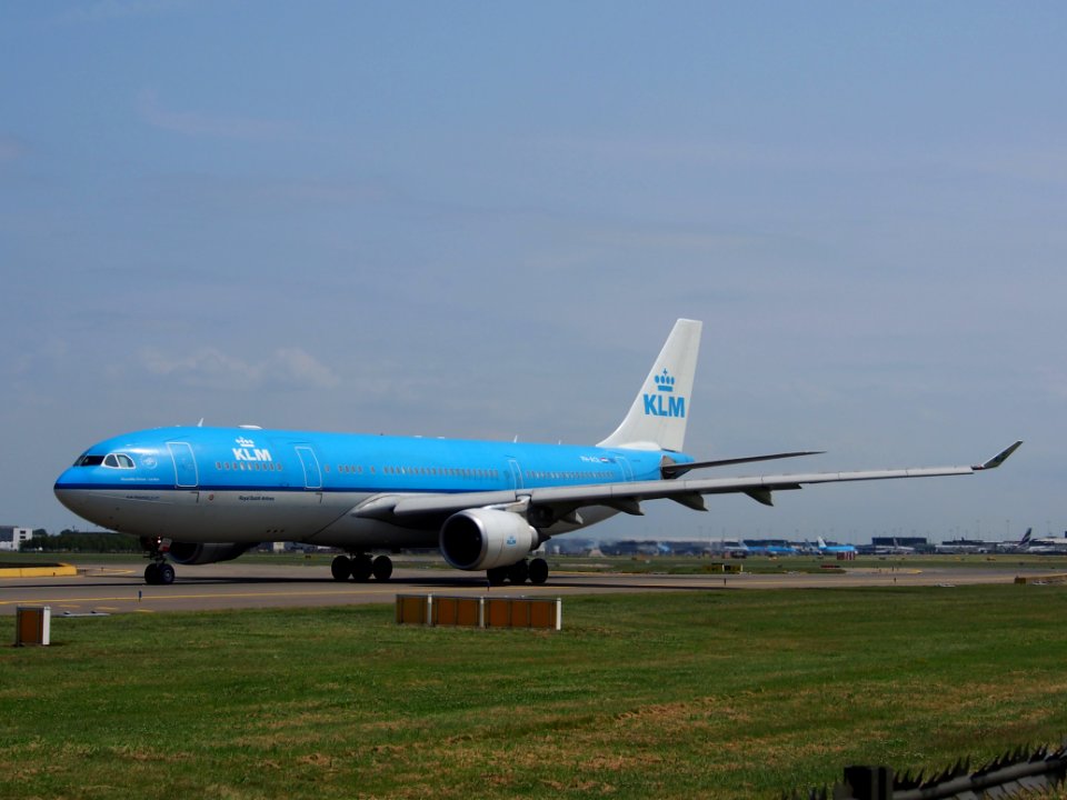 PH-AOL KLM Royal Dutch Airlines Airbus A330-203 - pic2
