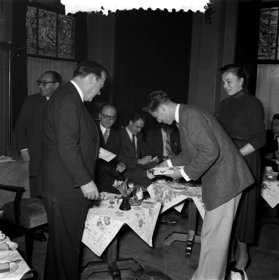 Persconferentie Unesco Centrum Amsterdam, Dr. Luther Evans Directeur Generaal, Bestanddeelnr 906-4068