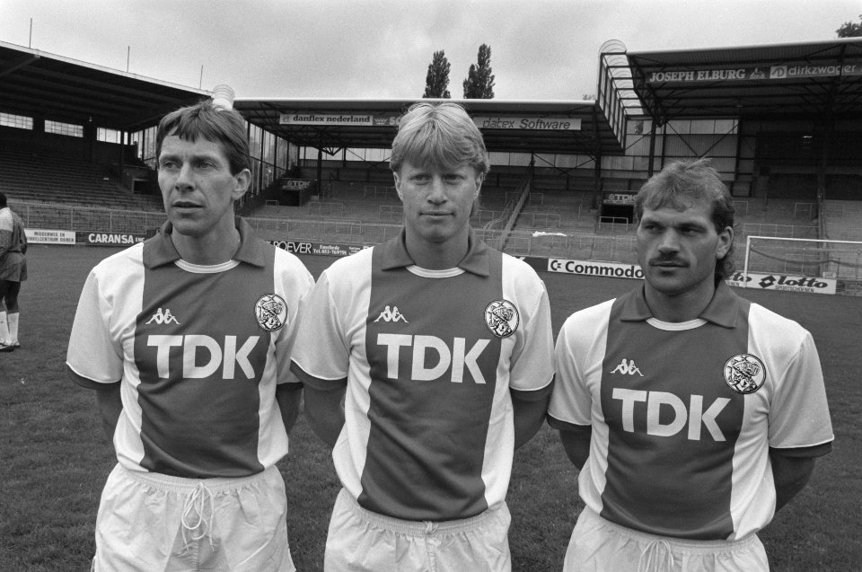 Persdag Ajax v.l.n.r. Arnold Mühren , Stefan Petterson en Jan Wouters, Bestanddeelnr 934-2882