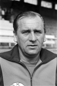 Persdag Ajax nr 10, 11 Bob Haarms (trainer), nr 12 Cees Groot trainer, (kop), Bestanddeelnr 929-8300