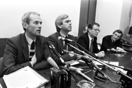 Persconferentie van de politie v.l.n.r. Hoofdinspecteur Sietsma, voorlichter Sc, Bestanddeelnr 932-7931