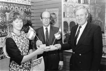 Persconferentie Ver. Milieudefensie i.v.m. actie Hou het zuivel, campagne tege, Bestanddeelnr 932-9074