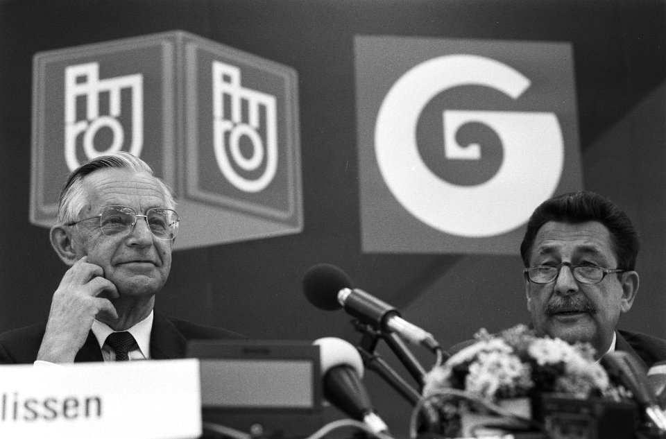 Persconferentie van de banken Amro Bank en Generale Bank Roelof Nelissen en Jan, Bestanddeelnr 934-5011