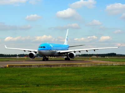 PH-AOD KLM Royal Dutch Airlines Airbus A330-203 taxiing at Schiphol (AMS - EHAM), The Netherlands, 18may2014, pic-4