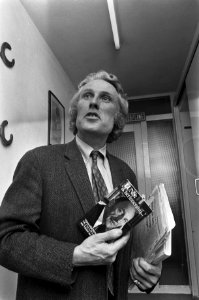 Persconferentie van journalist W L Oltmans in Nieuwspoort ivm aanklacht teg, Bestanddeelnr 925-3274