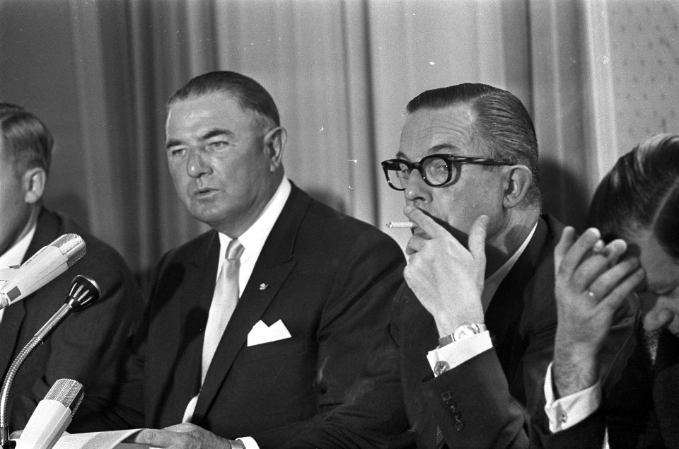 Persconferentie Verolme-NDSM in Den Haag . Links dhr. C. Verolme , rechts dhr. P, Bestanddeelnr 921-4984