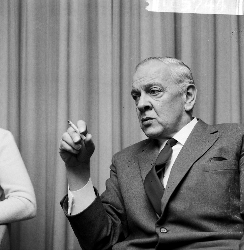 Persconferentie van de TROS (Televisie & Radio Omroep Stichting) in Nieuwspoort , Bestanddeelnr 918-5744