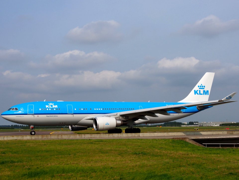 PH-AON KLM Royal Dutch Airlines Airbus A330-203 - cn 925 taxiing 14july2013 pic7