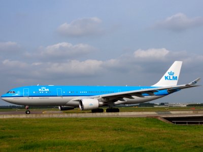 PH-AON KLM Royal Dutch Airlines Airbus A330-203 - cn 925 taxiing 14july2013 pic7