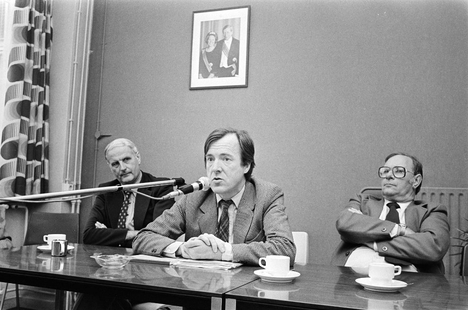 Persconferentie van de landelijk officier voor de opsporing van oorlogsmisdaden,, Bestanddeelnr 931-5657