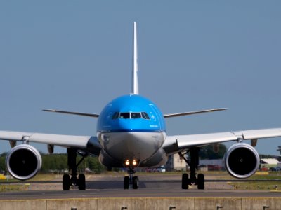 PH-AON KLM Royal Dutch Airlines Airbus A330-203 - cn 925 taxiing 21july2013 pic-001