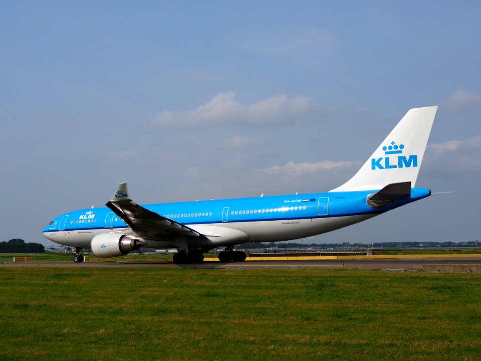 PH-AON KLM Royal Dutch Airlines Airbus A330-203 - cn 925 taxiing 14july2013 pic9