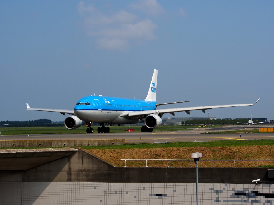 PH-AOB KLM Royal Dutch Airlines Airbus A330-203 - cn 686 pic1