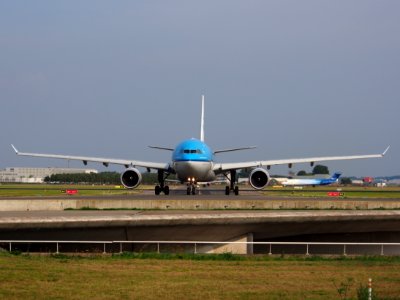 PH-AOI KLM Royal Dutch Airlines Airbus A330-203 - cn 819 taxiing, 25august2013 pic-002