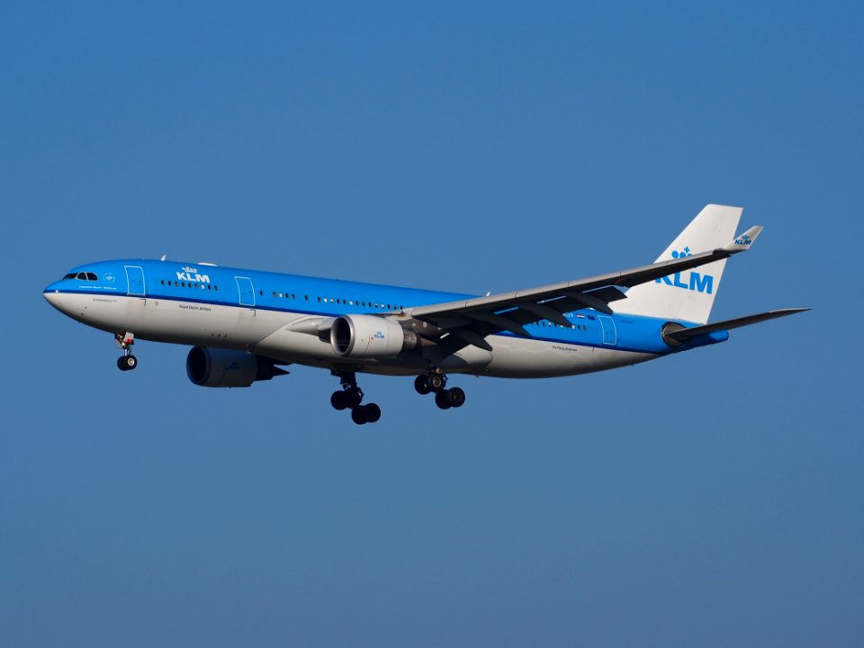 PH-AOF KLM Royal Dutch Airlines Airbus A330-203, landing at Schiphol (AMS - EHAM), Netherlands, pic3