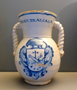 Pharmacy jar - Museo Nacional de Artes Decorativas - Madrid, Spain - DSC08085