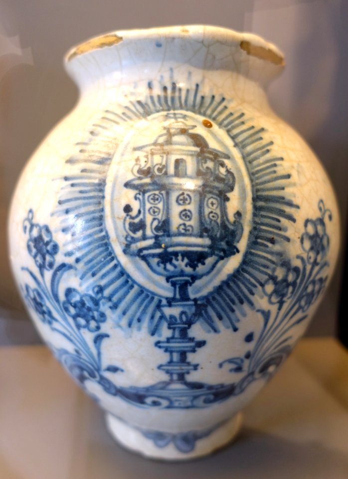 Pharmacy jar - Museo Nacional de Artes Decorativas - Madrid, Spain - DSC08095