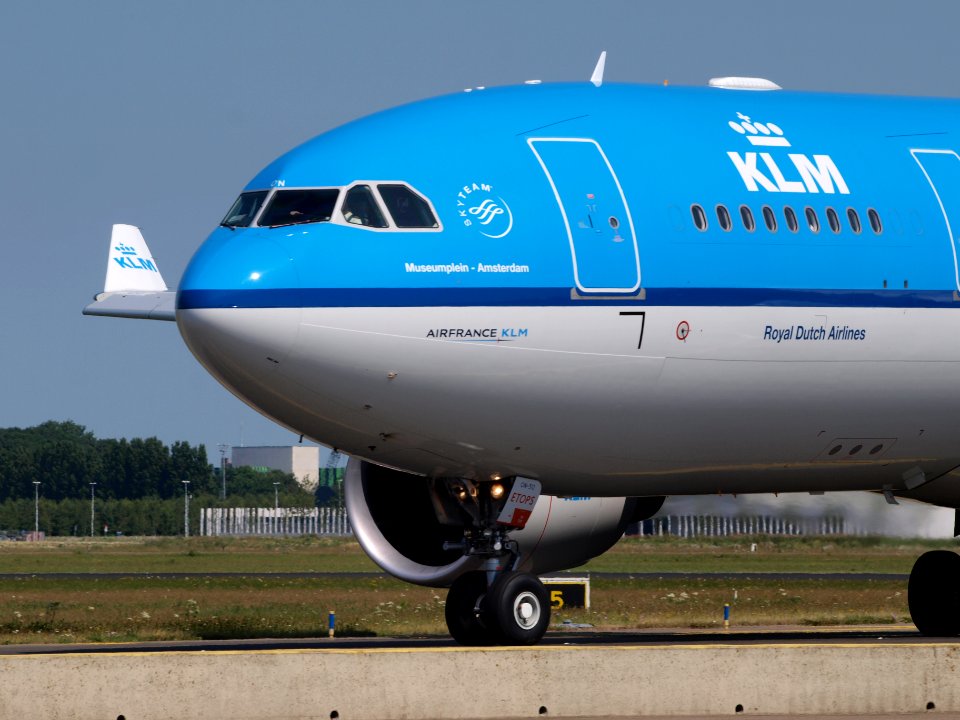 PH-AON KLM Royal Dutch Airlines Airbus A330-203 - cn 925 taxiing 21july2013 pic-003