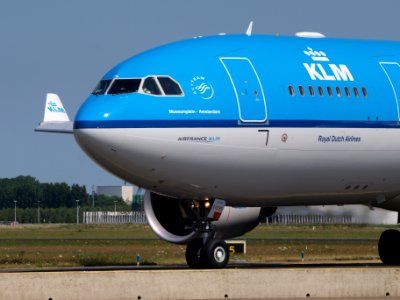 PH-AON KLM Royal Dutch Airlines Airbus A330-203 - cn 925 taxiing 21july2013 pic-003