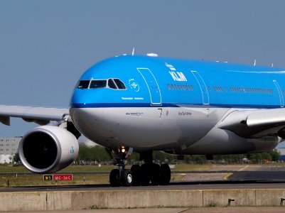 PH-AON KLM Royal Dutch Airlines Airbus A330-203 - cn 925 taxiing 21july2013 pic-002