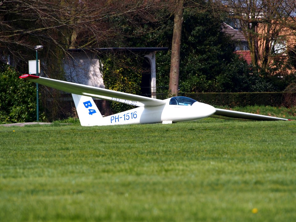 PH-1516, Pilatus B4-PC 11AF at Hilversum Airport (ICAO EHHV), photo2