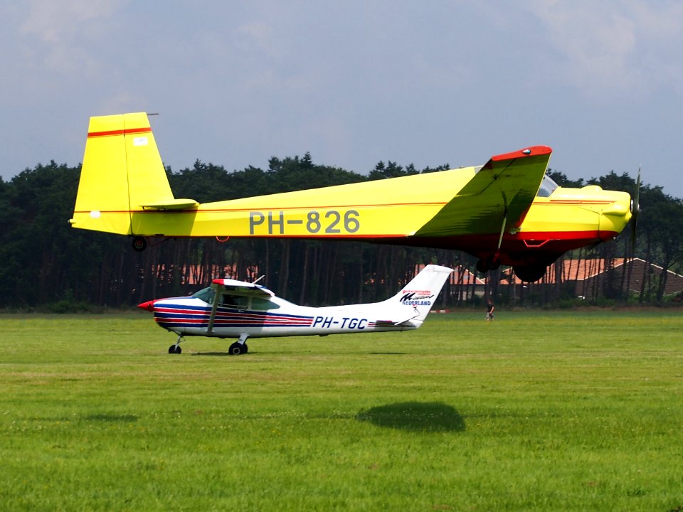 PH-826 Scheibe SF 25 B, at Hilversum Airport (ICAO EHHV), photo-05
