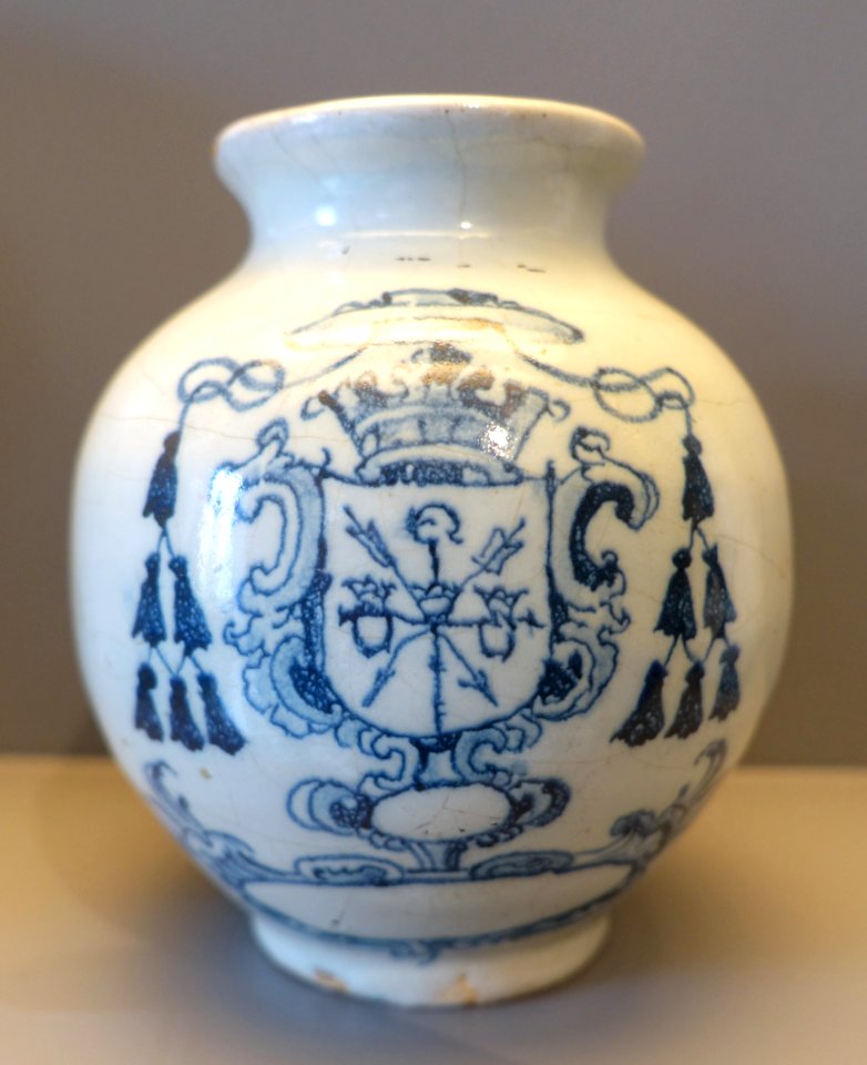 Pharmacy jar - Museo Nacional de Artes Decorativas - Madrid, Spain - DSC08093