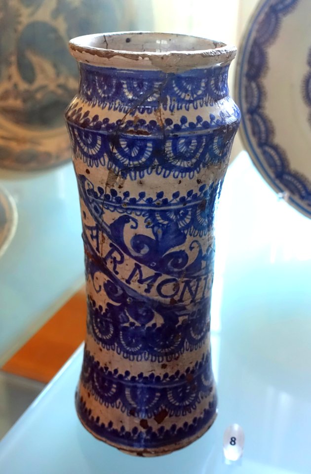 Pharmacy jar, 1650-1700, faience - Museu Nacional de Soares dos Reis - Porto, Portugal - DSC00341