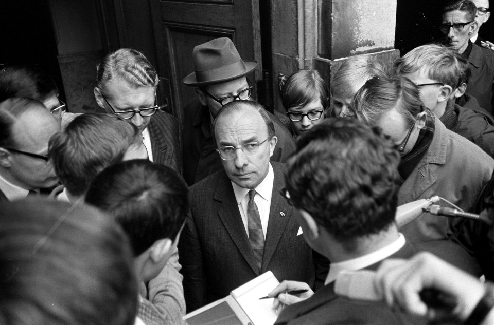 Persconferentie van minister-president Jo Cals (KVP) op het Binnenhof na de zitt, Bestanddeelnr 919-6821