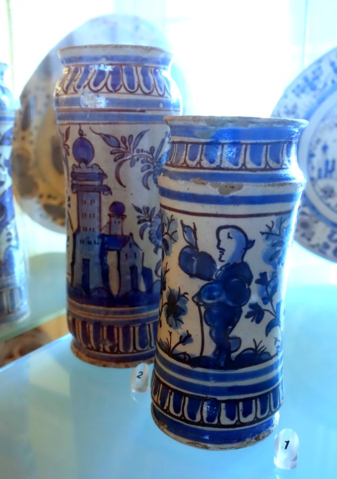 Pharmacy jars, 1650-1700, faience - Museu Nacional de Soares dos Reis - Porto, Portugal - DSC00335