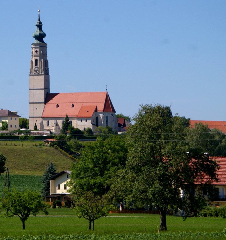Pfarrkirche Mariä Himmelfahrt, Hochburg-Ach 01