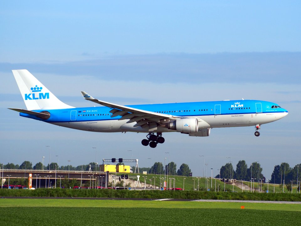PH-AOC KLM Royal Dutch Airlines Airbus A330-203, landing at Schiphol (AMS - EHAM), The Netherlands, 16may2014, pic1