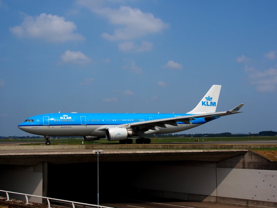 PH-AOB KLM Royal Dutch Airlines Airbus A330-203 - cn 686 pic3