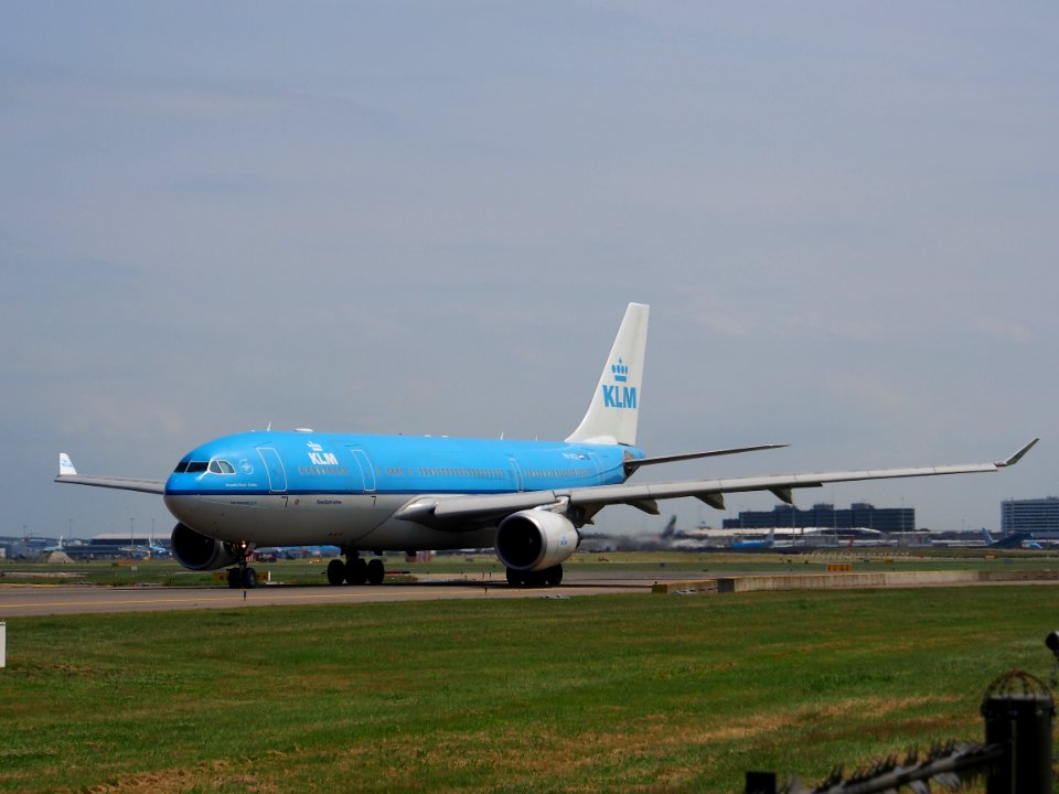 PH-AOL KLM Royal Dutch Airlines Airbus A330-203 - pic1