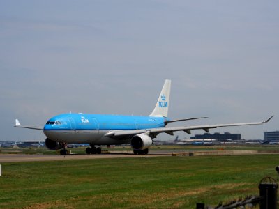 PH-AOL KLM Royal Dutch Airlines Airbus A330-203 - pic1