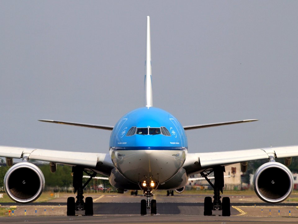 PH-AON KLM Royal Dutch Airlines Airbus A330-203 - cn 925 taxiing 14july2013 pic1