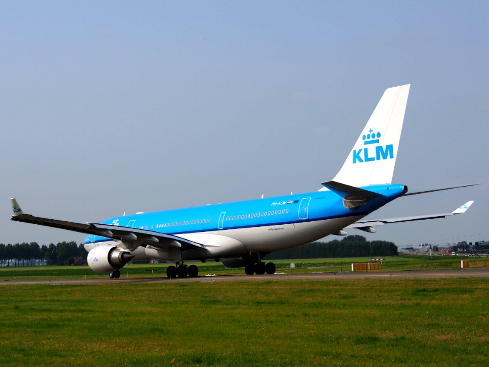 PH-AON KLM Royal Dutch Airlines Airbus A330-203 - cn 925 taxiing 14july2013 picA