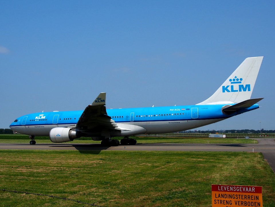 PH-AOL KLM Royal Dutch Airlines Airbus A330-203 - pic6