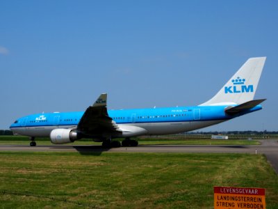 PH-AOL KLM Royal Dutch Airlines Airbus A330-203 - pic6