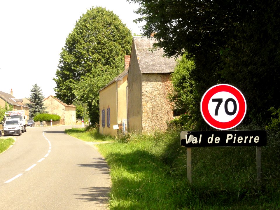 Pezé-le-Robert (Sarthe) entrée Val de Pierre