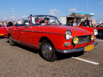 Peugeot 404 C dutch licence registration LY-07-JV pic2