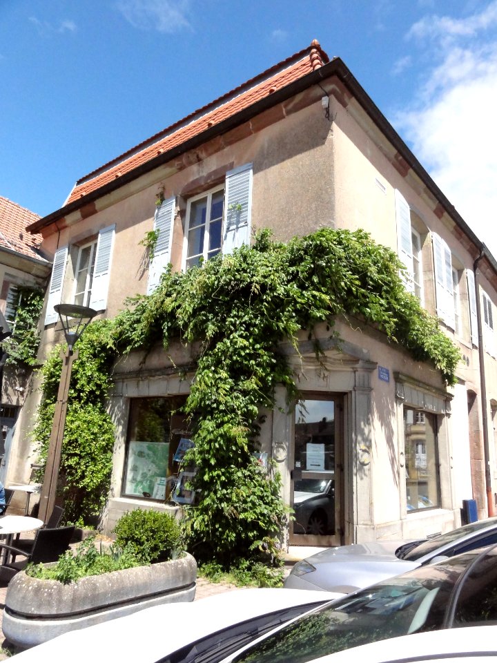 Phalsbourg (Moselle) Place d'Armes 30 MH