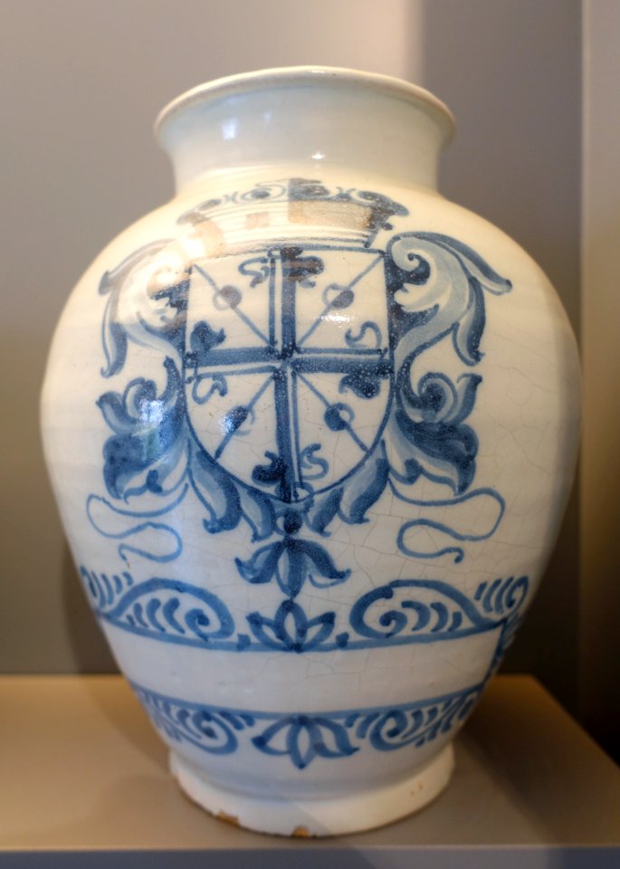 Pharmacy jar - Museo Nacional de Artes Decorativas - Madrid, Spain - DSC08089