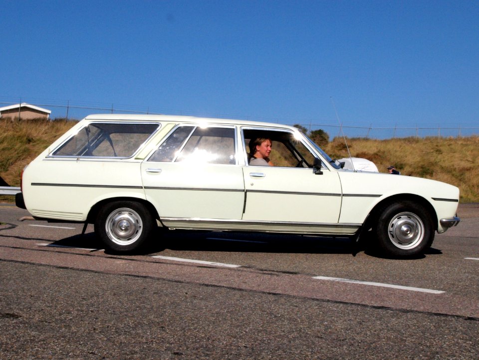 Peugeot 504 FAMILIALE D dutch licence registration 03-JRP-4 pic2