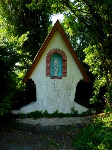 Petite-Forêt (Nord, Fr) oratoire près de l'église