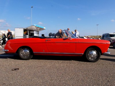Peugeot 404 C dutch licence registration LY-07-JV pic1