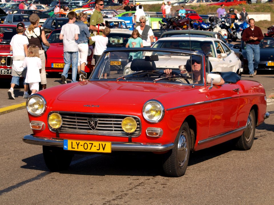 Peugeot 404 C dutch licence registration LY-07-JV pic3