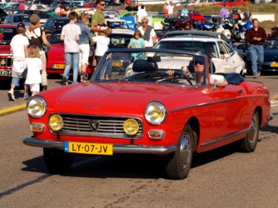 Peugeot 404 C dutch licence registration LY-07-JV pic3